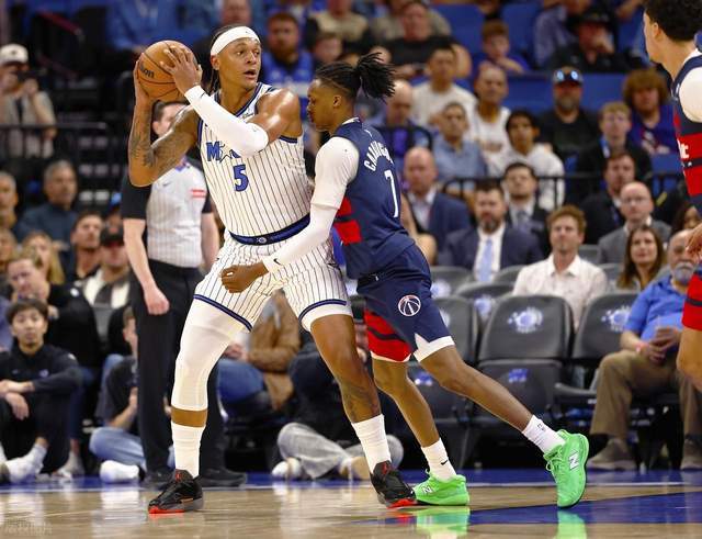 开云体育下载-爱德华兹41分无缘今日最佳，因为越来越妖的詹姆斯狂砍4个历史第1